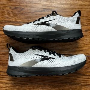 BRAND NEW Women’s Brooks Revel 4 White/Black Size 8.5
